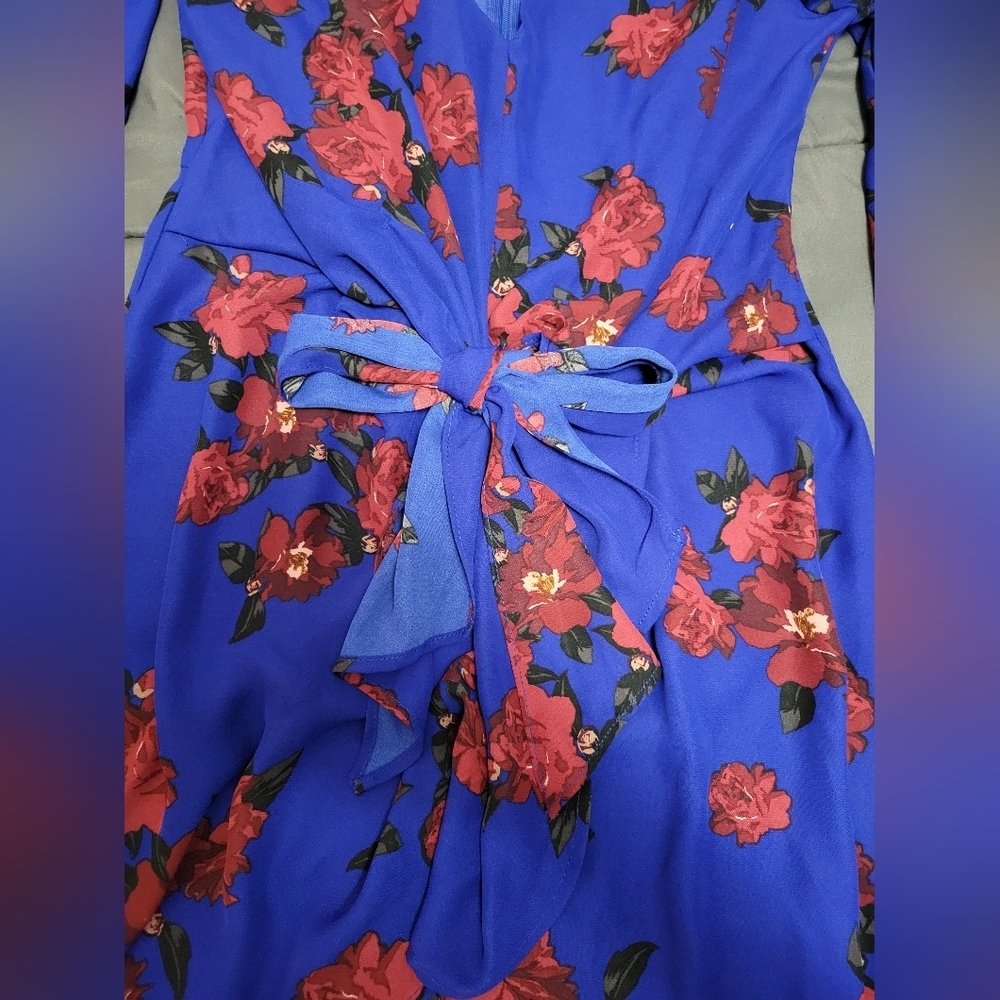 Small Dynamite Floral Faux Wrap V- Neck Dress - Picture 6 of 9